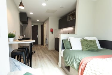 Penthouse Deluxe Studio at Stanley Studios, Coburg Street, City Centre, Portsmouth, PO11JA - Image 3